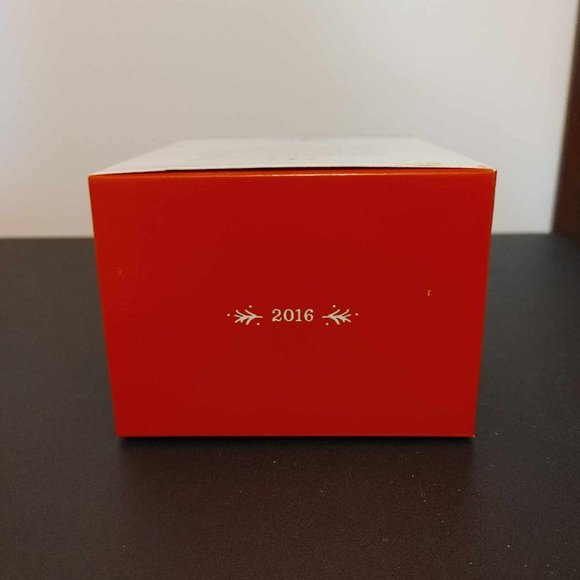 2016 Hallmark Newfound Friends Finding Dory Christmas Ornament - NIB - Picture 3 of 4